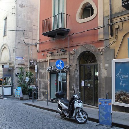 Blackwoody Contemporary Rooms - Napoli Centro Storico Via Toledo Esterno foto