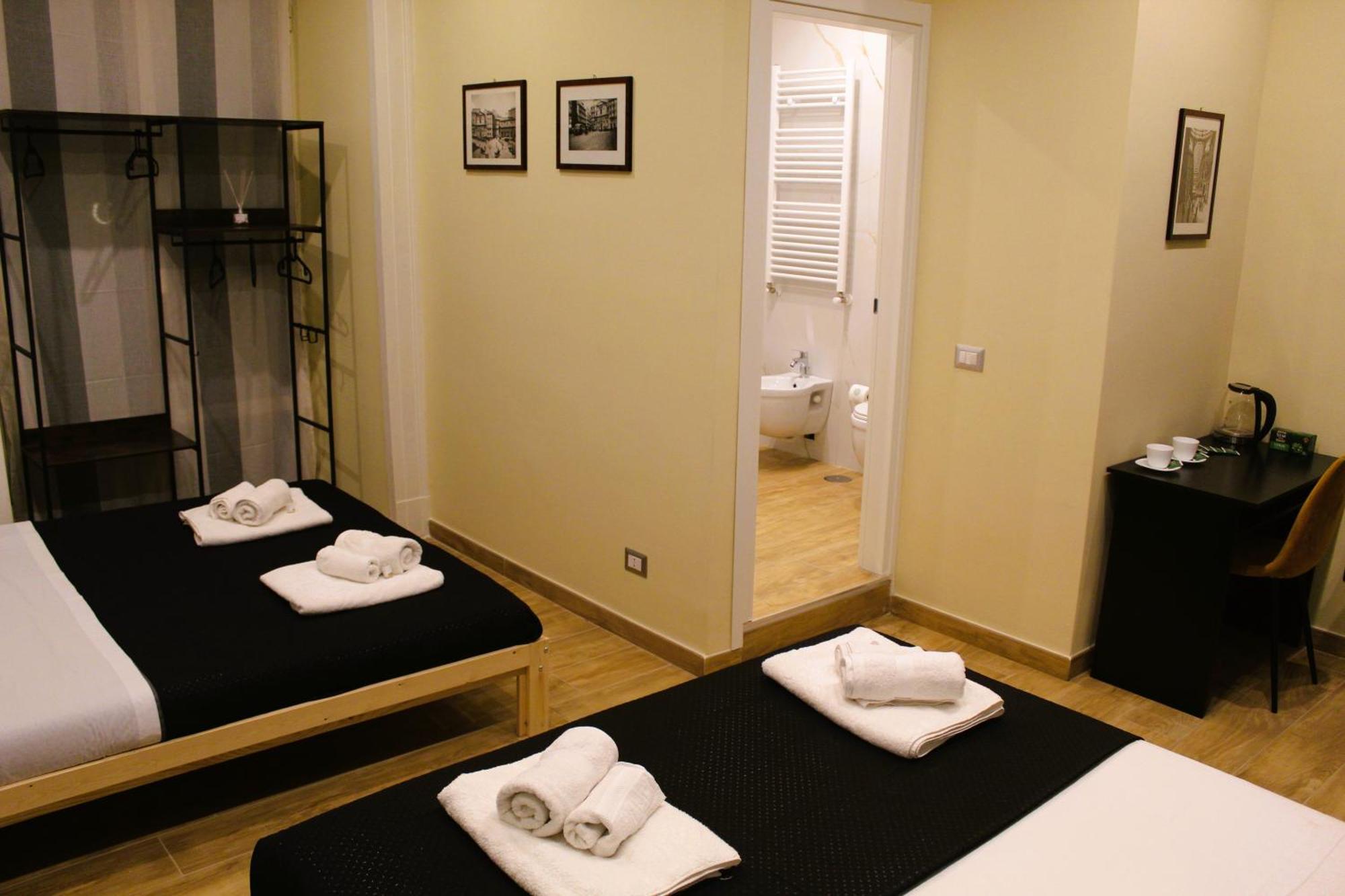 Blackwoody Contemporary Rooms - Napoli Centro Storico Via Toledo Esterno foto