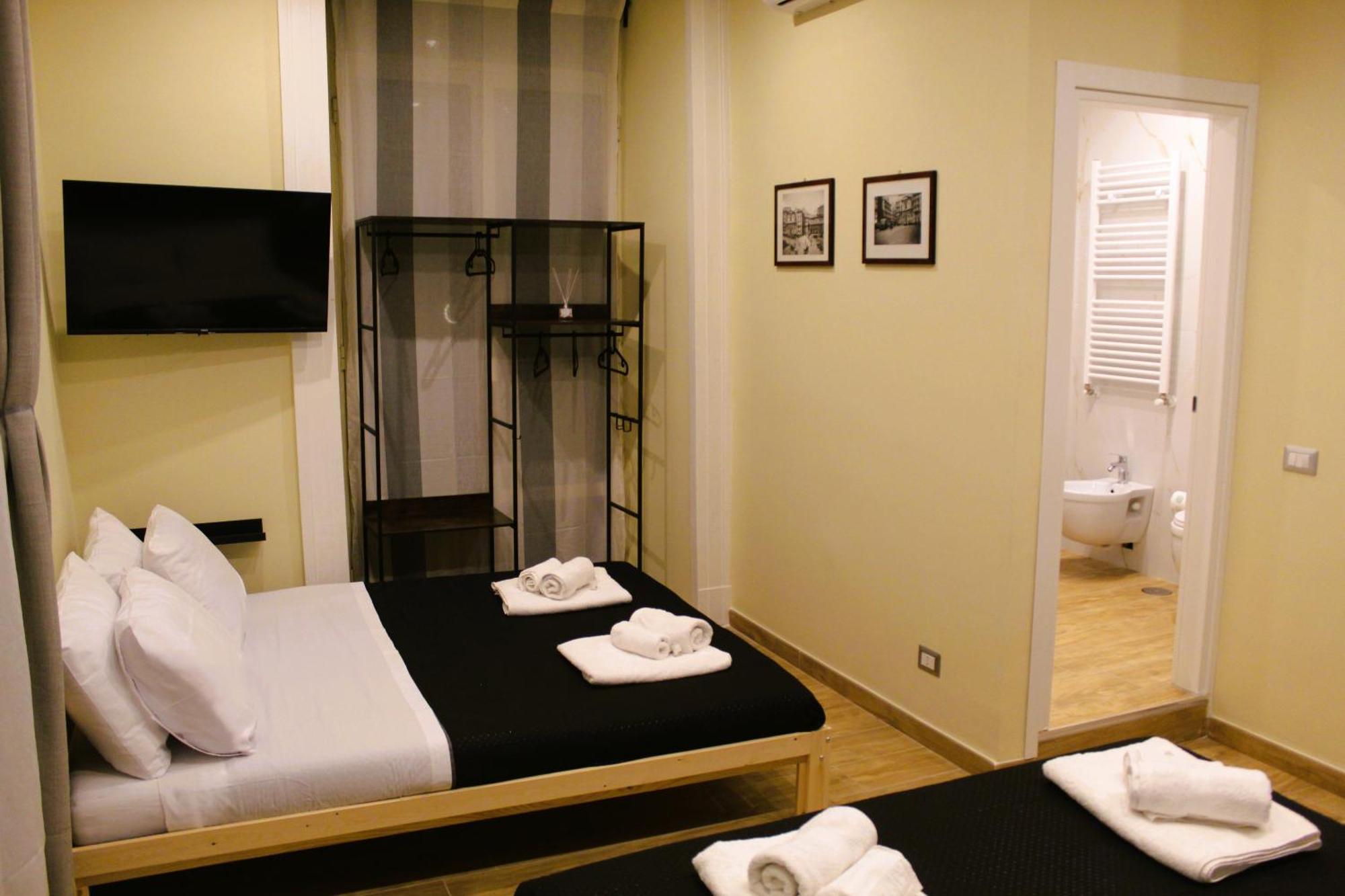Blackwoody Contemporary Rooms - Napoli Centro Storico Via Toledo Esterno foto