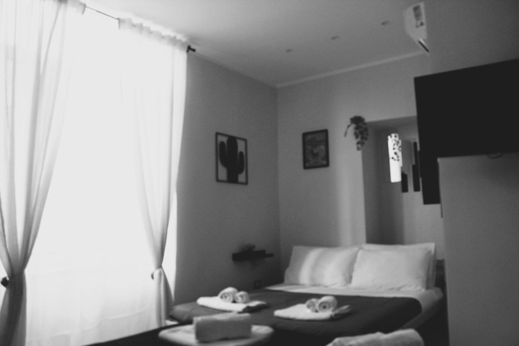 Blackwoody Contemporary Rooms - Napoli Centro Storico Via Toledo Esterno foto