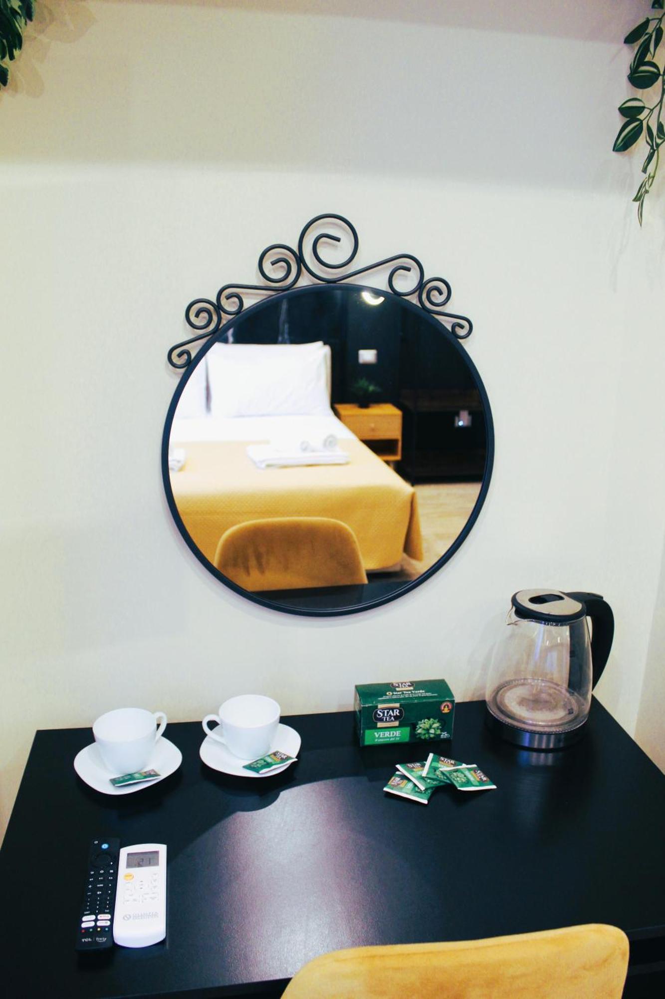 Blackwoody Contemporary Rooms - Napoli Centro Storico Via Toledo Esterno foto