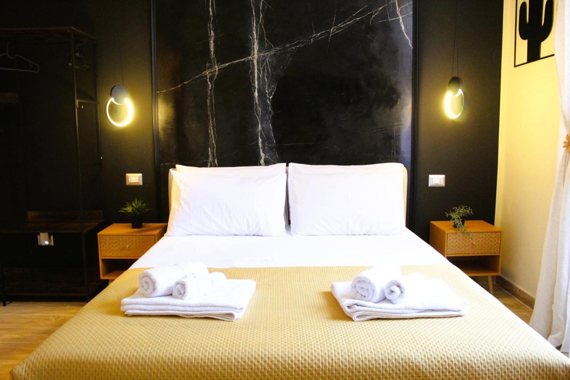 Blackwoody Contemporary Rooms - Napoli Centro Storico Via Toledo Esterno foto